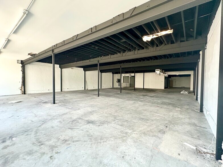More Photos Of 2020 Harrison St, Hollywood Storefront For Lease