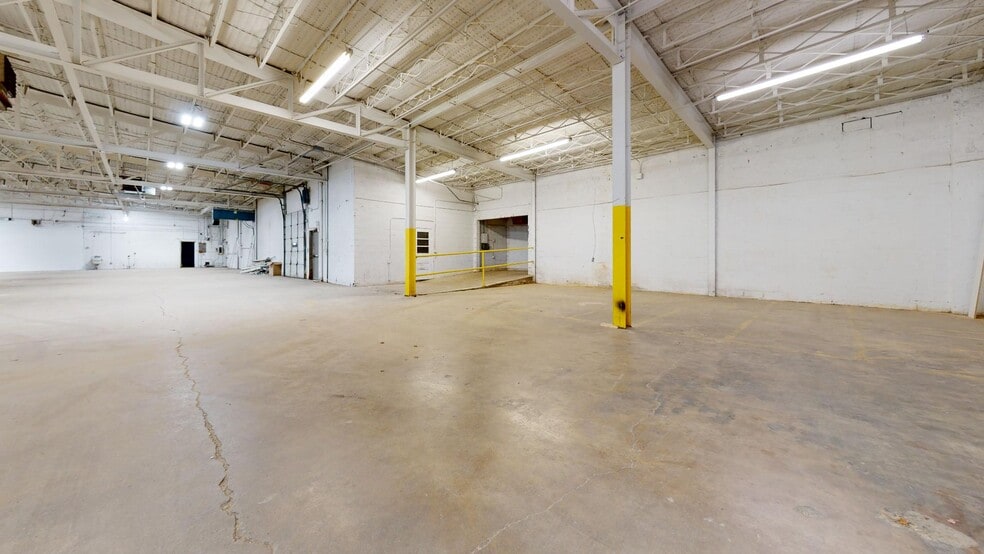 More Photos Of 1650 Cass St, Fort Wayne Warehouse For Lease