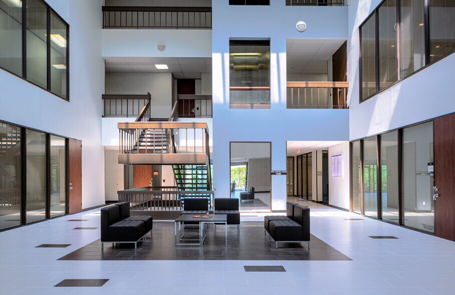 More Photos Of 1011 Highway 6 S, Houston Office For Lease