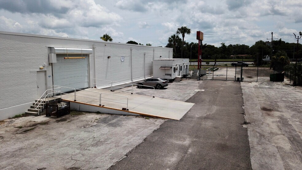 More Photos Of 4700 Walgreen Rd, Jacksonville Warehouse For Lease