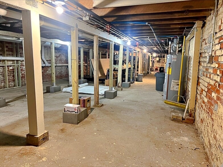 More Photos Of 148 W Broadway, Council Bluffs Storefront For Lease