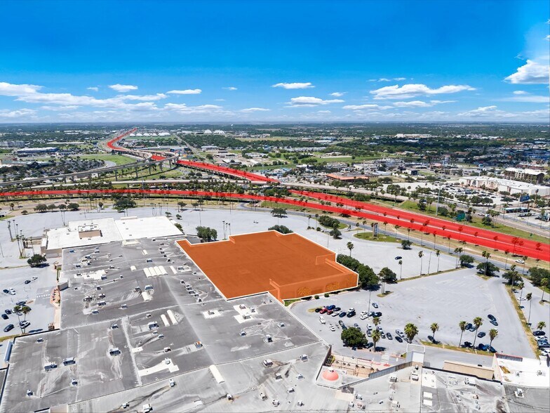 More Photos Of 2000 S Expressway 83, Harlingen Department Store For Lease