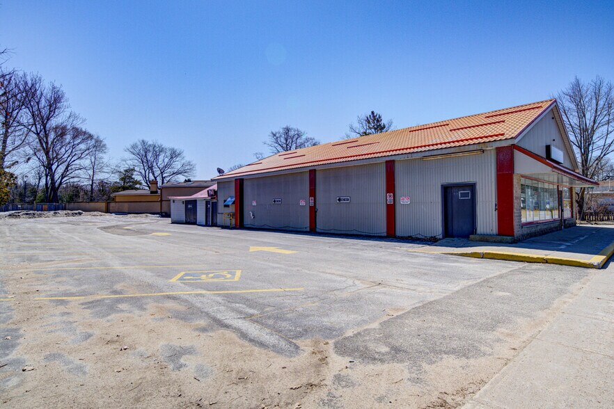 More Photos Of 1367 Mosley St, Wasaga Beach Office For Sale