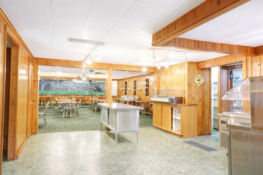 More Photos Of 369 Waterloo Geneva Rd, Waterloo Town Restaurant For Sale