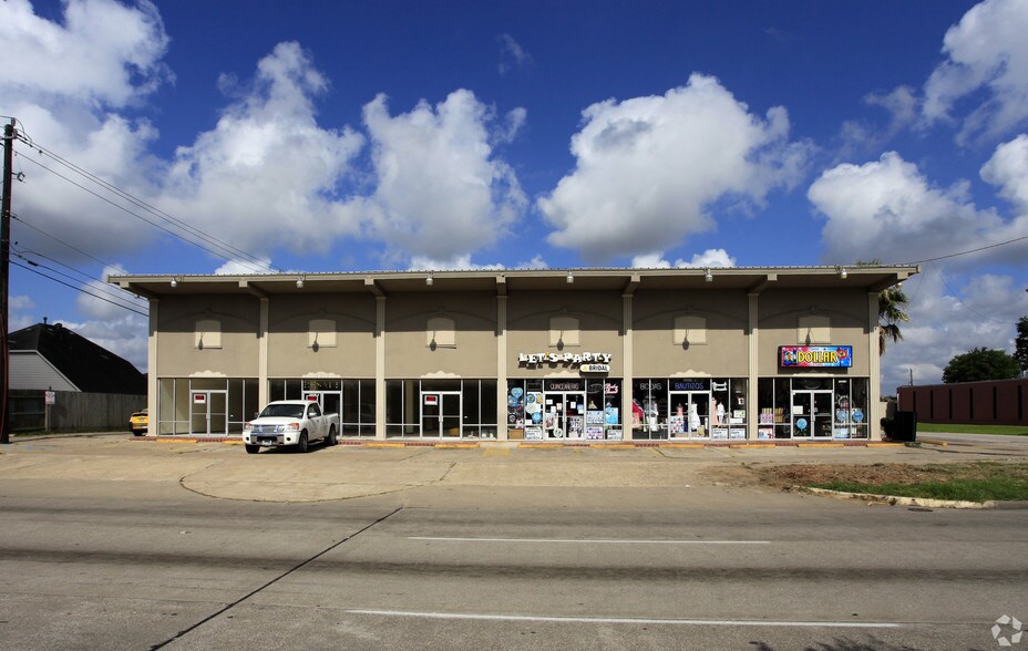 More Photos Of 13210 S Post Oak Rd, Houston General Retail For Sale