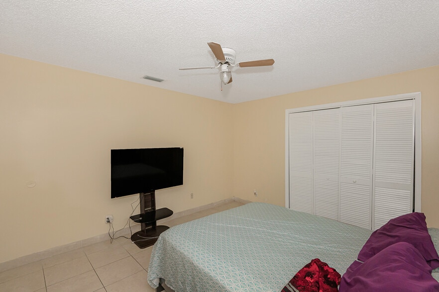 More Photos Of 4063-4065 SW 51st St, Fort Lauderdale Apartments For Sale