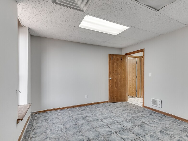 More Photos Of 901 N Virginia Ave, Oklahoma City Manufacturing For Lease