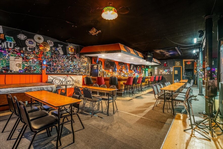 More Photos Of 23925 Goddard Rd, Taylor Bar For Sale