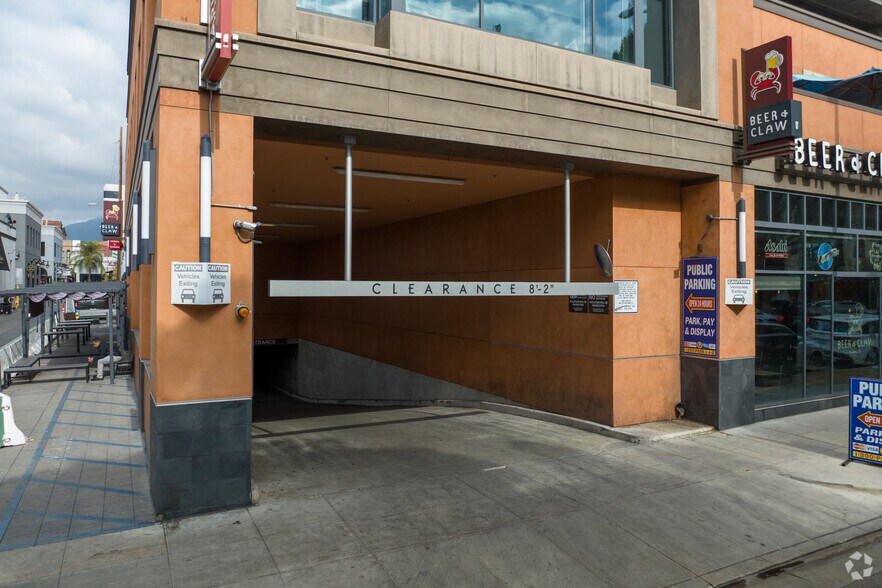 More Photos Of 61 S Fair Oaks Ave, Pasadena Restaurant For Lease