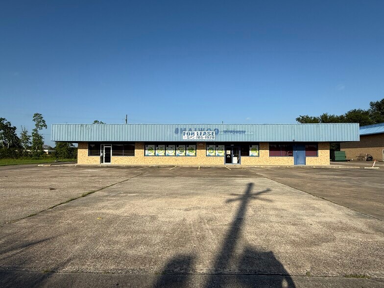 More Photos Of 46328 Interstate 10, Winnie Restaurant For Lease