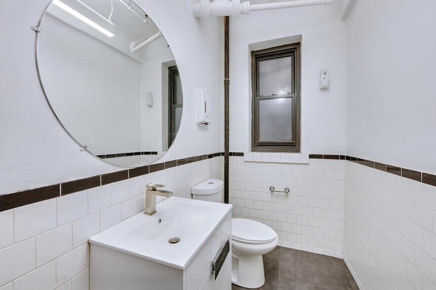 More Photos Of 230 W 39th St, New York Office For Lease