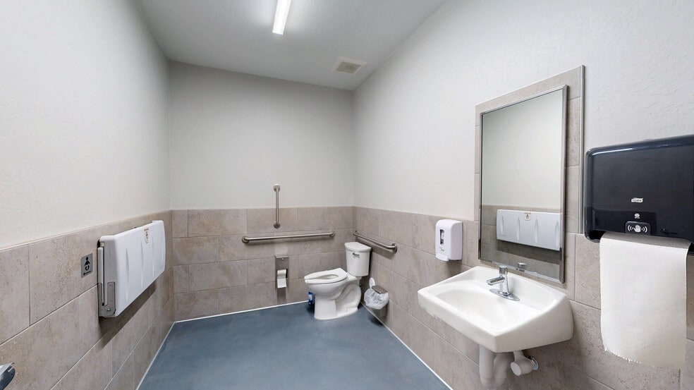 More Photos Of 6 N Lake Powell Blvd, Page Flex For Sale