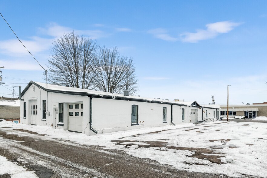 More Photos Of 219 Jefferson St, Waupaca Storefront Retail Office For Sale