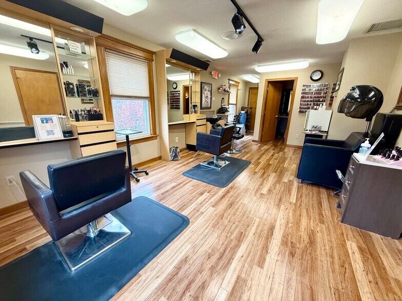 More Photos Of 449 Naubuc Ave, Glastonbury Freestanding For Sale