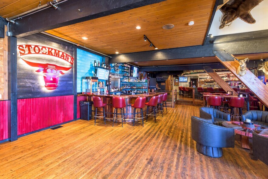 More Photos Of 117 Pine St, Pinedale Restaurant For Sale