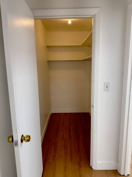 More Photos Of 882-890 Mahler Rd, Burlingame Warehouse For Lease