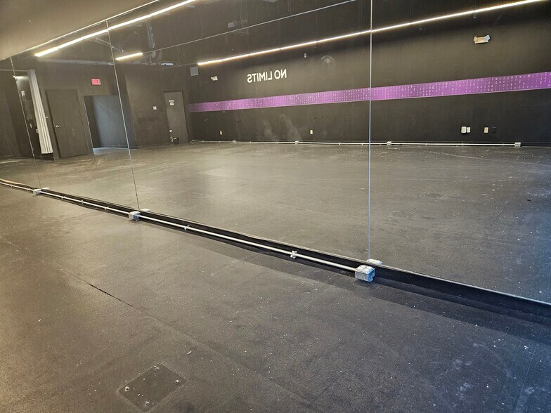 More Photos Of 2900 Glades Cir, Weston Unknown For Lease