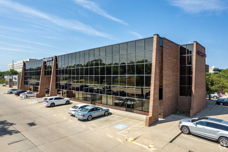 More Photos Of 301 S 70th St, Lincoln Office For Lease