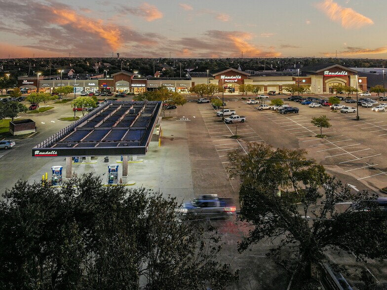 More Photos Of 10228 Broadway St, Pearland Storefront For Lease