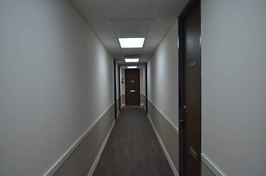 More Photos Of 17150 Butte Creek Rd, Houston Office Residential For Lease