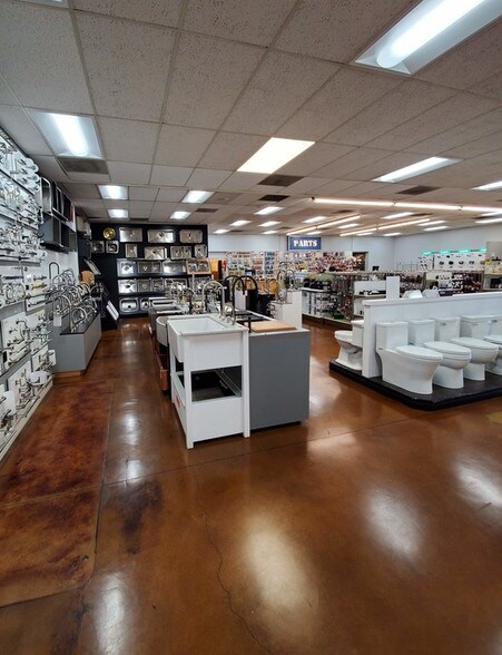 More Photos Of 12825 Vanowen St, North Hollywood Freestanding For Sale