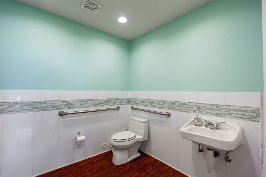 More Photos Of 189-193 S Civic Dr, Palm Springs Medical For Sale