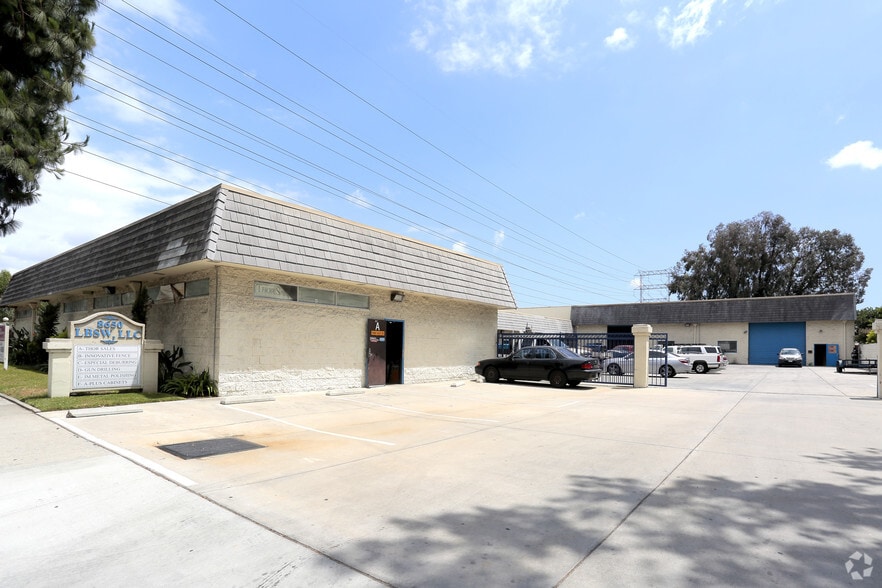 More Photos Of 8650 Somerset Blvd, Paramount Warehouse For Lease