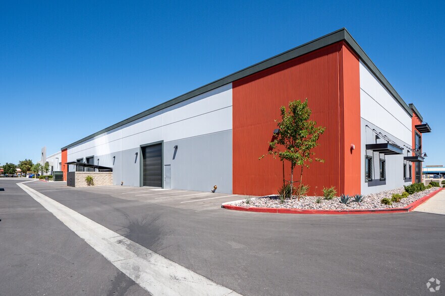 More Photos Of 632 Auto Center Dr, Palmdale Warehouse For Sale
