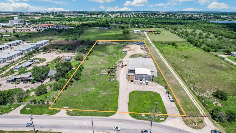 More Photos Of 1251 Bunton Creek Rd, Kyle Warehouse For Lease