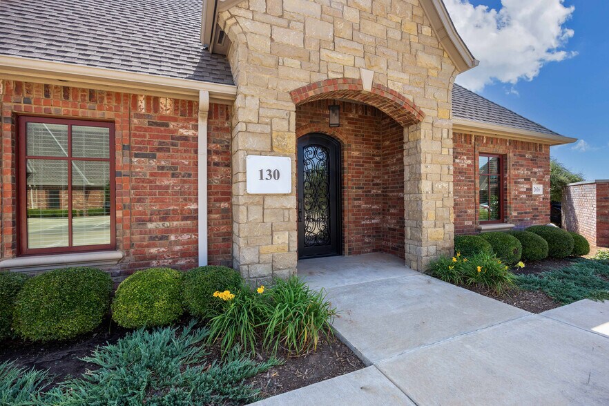 More Photos Of 2616 Covell Village Dr, Edmond Medical For Lease
