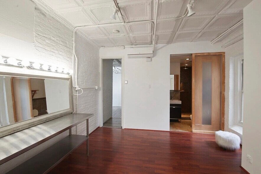 More Photos Of 447 W 36th St, New York Loft Creative Space For Sale