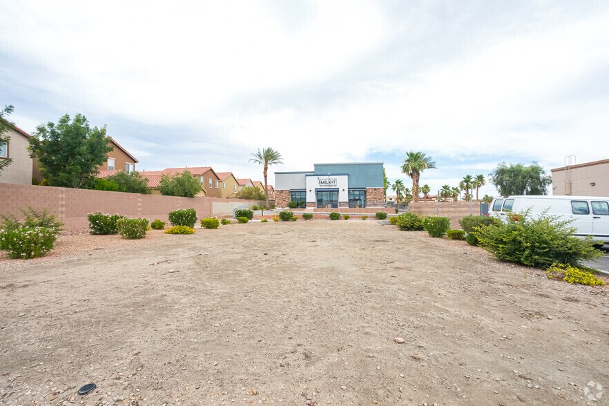 More Photos Of Russell Rd @ Grand Canyon, Las Vegas Fast Food For Lease