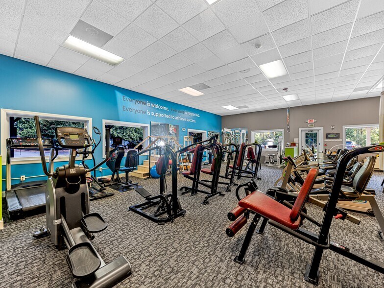 More Photos Of 271 Old Barn Rd, Hendersonville Medical For Sale