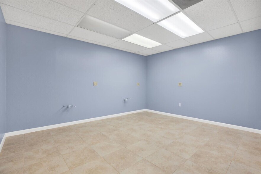 More Photos Of 13153 N Dale Mabry Hwy, Tampa Office For Sale