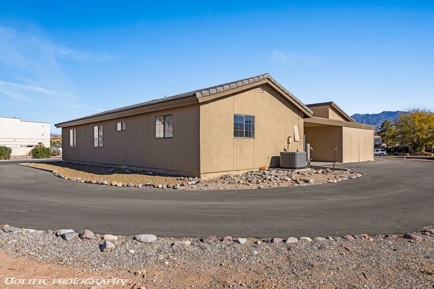 More Photos Of 320 E Old Mill Rd, Mesquite Office For Sale