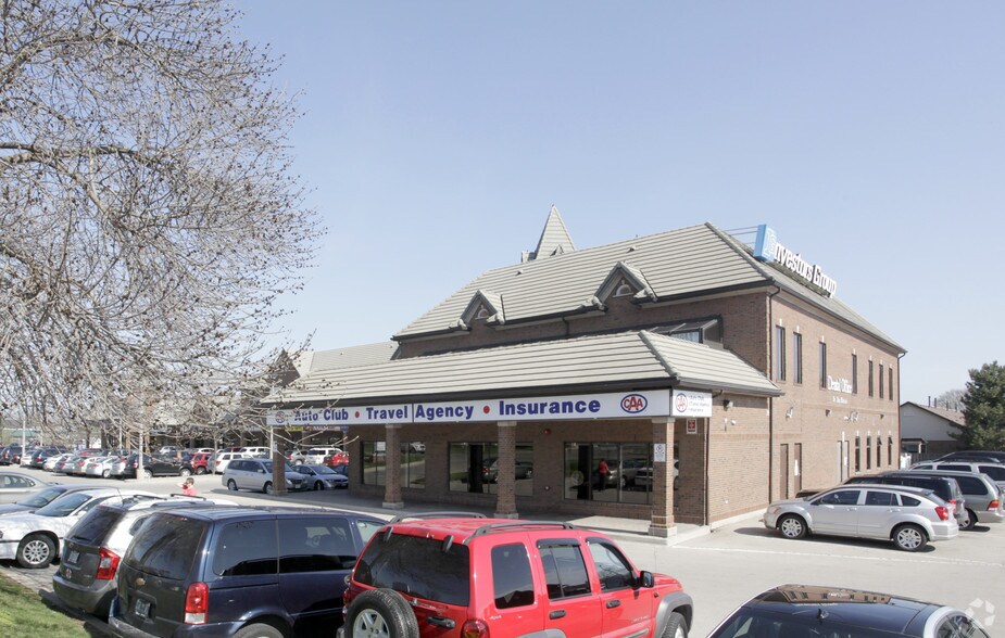 More Photos Of 155 Main St E, Grimsby General Retail For Sale