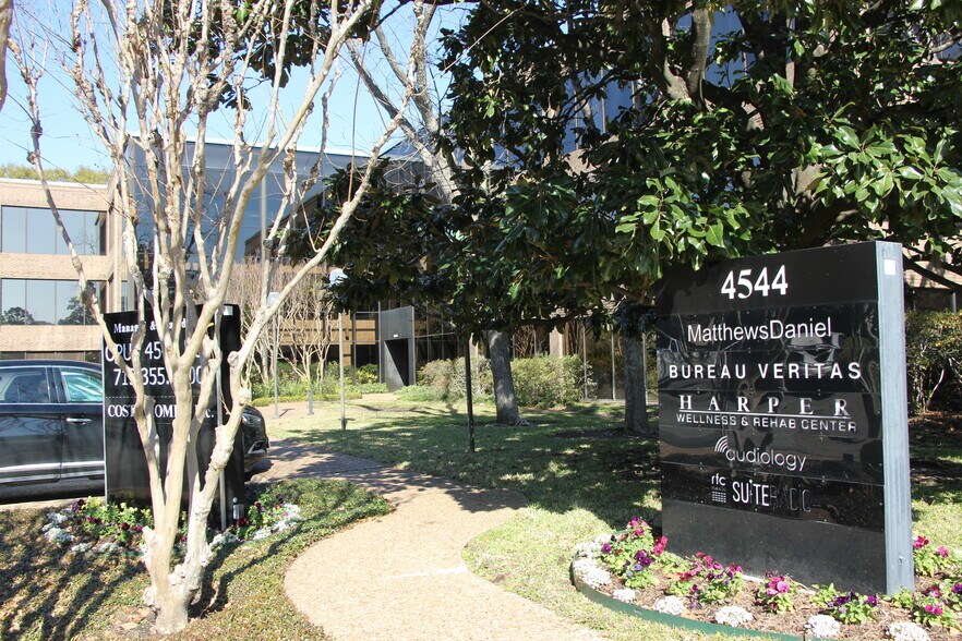 More Photos Of 4544 Post Oak Pl, Houston Office For Lease