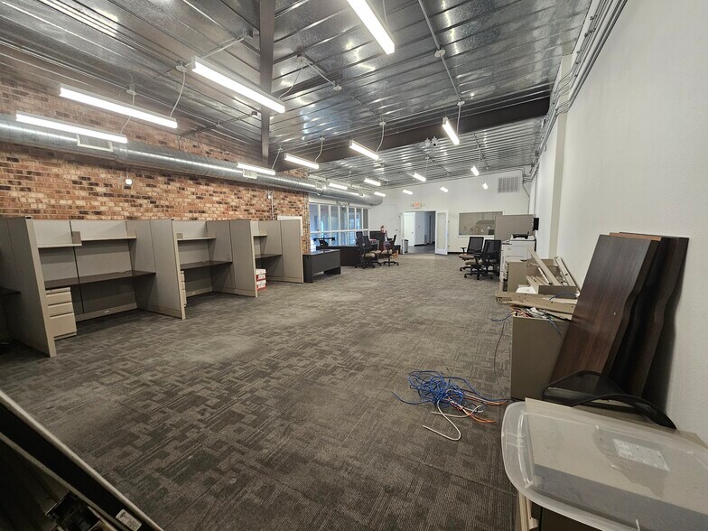 More Photos Of 2315 N Woodlawn Ave, Metairie Office For Sale