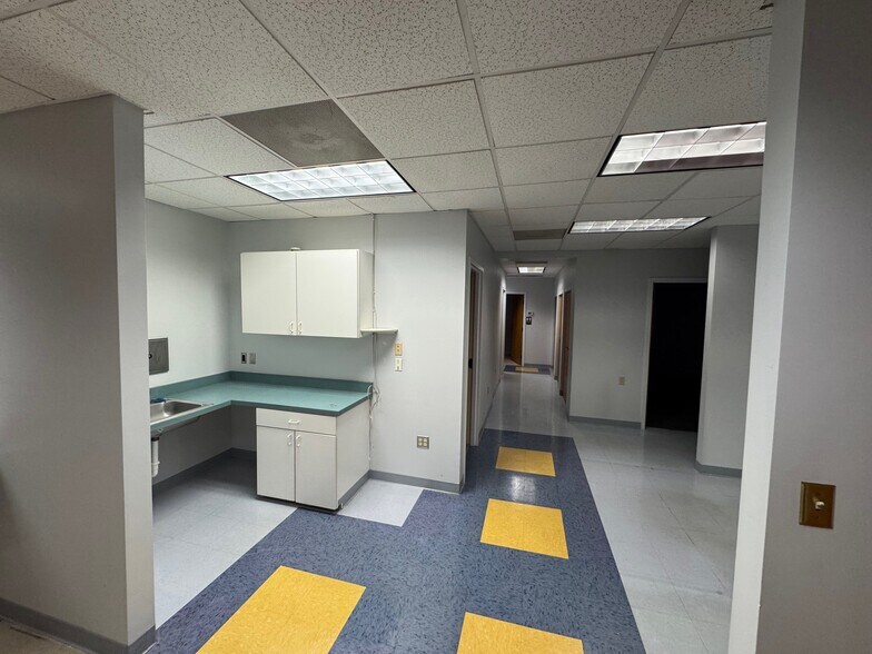 More Photos Of 9200-9220 Forest Hill Ave, Richmond Medical For Lease