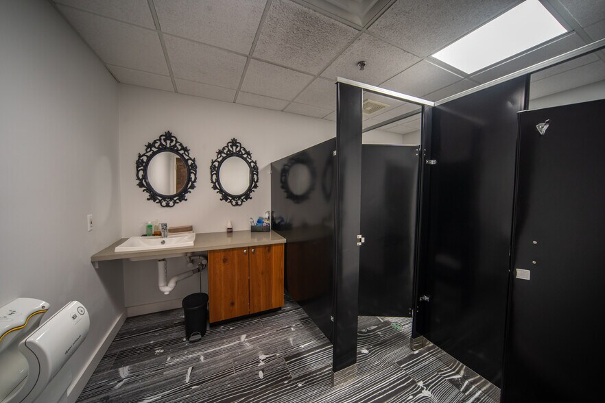 More Photos Of 209 W 6th St, Royal Oak Office Residential For Lease