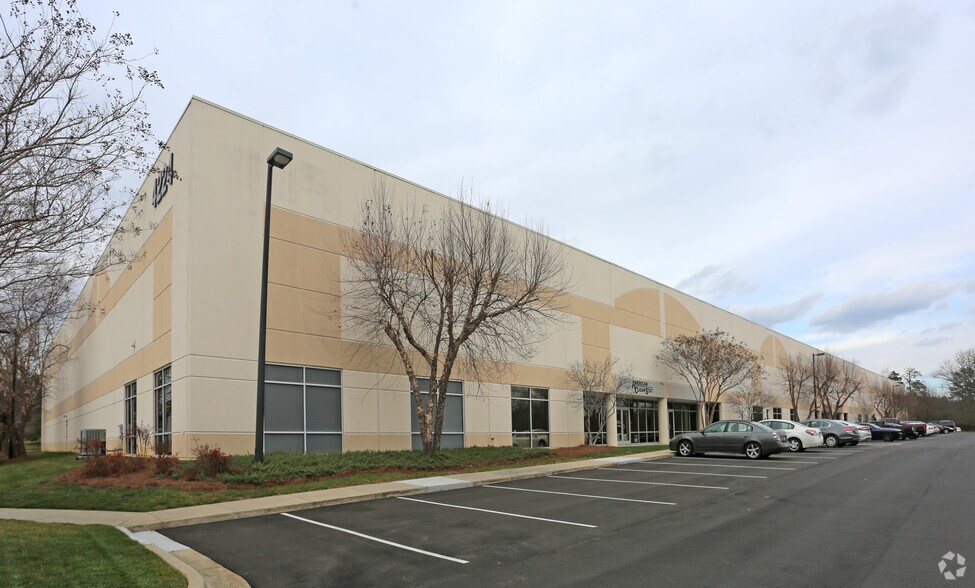 More Photos Of 4224 Tudor Ln, Greensboro Distribution For Lease
