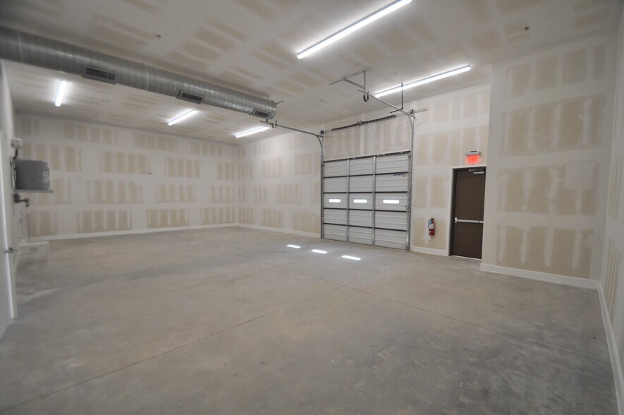 More Photos Of 10555 N County Rd, Frisco Showroom For Lease