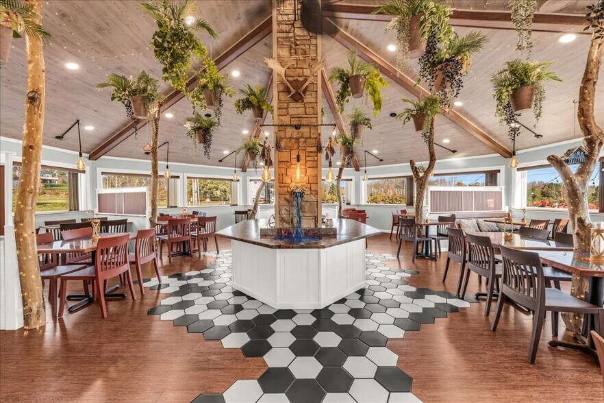 More Photos Of 357 W Main St, Searsport Freestanding For Sale