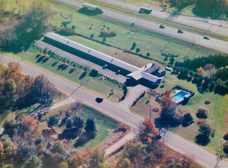 More Photos Of 42 Stockbridge Rd, West Stockbridge Hotel For Sale