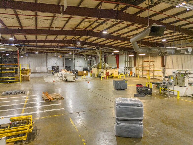 More Photos Of 221 Fabritek Dr, Columbus Manufacturing For Sale