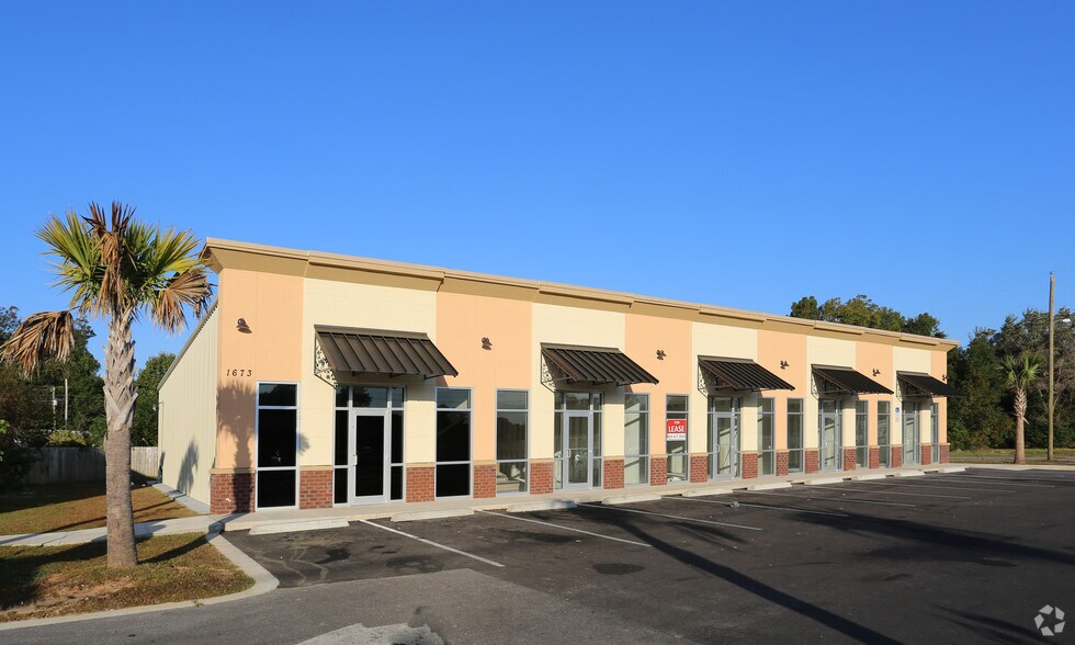 More Photos Of 1673 N Pace Blvd, Pensacola Storefront Retail Office For Lease