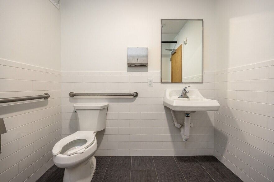 More Photos Of 75 E Central Ave, Pearl River Storefront For Sale