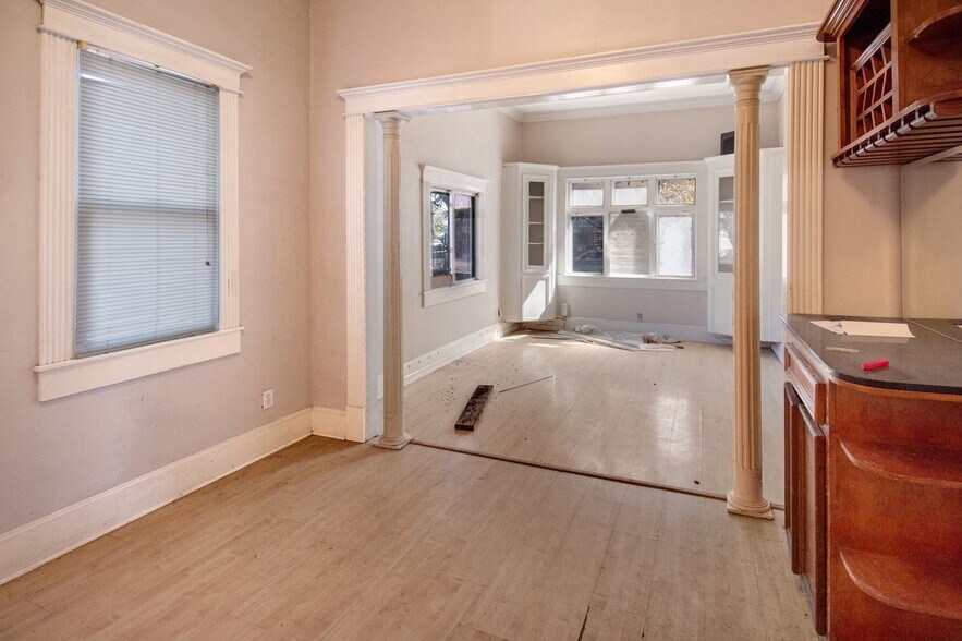 More Photos Of 1333-1335 Yale St, Houston General Retail For Sale