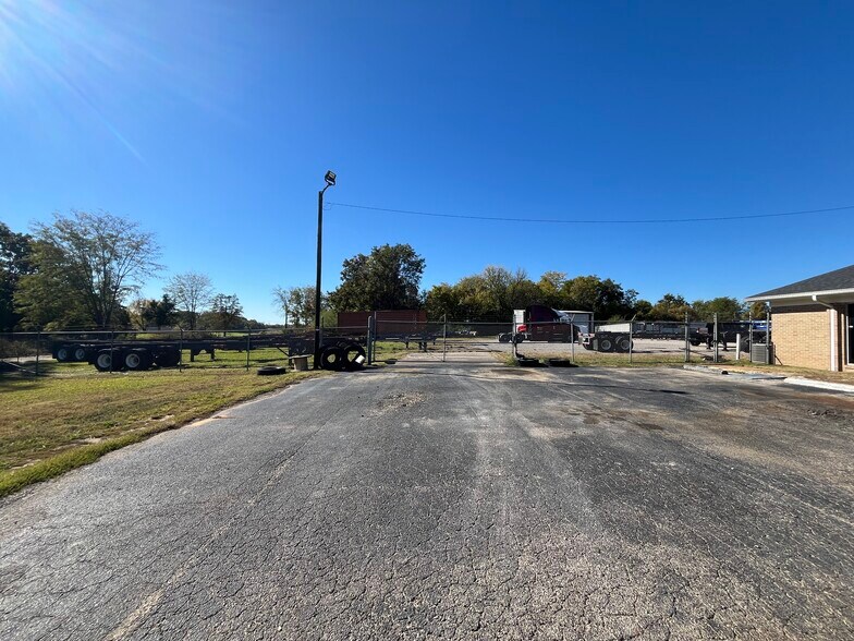More Photos Of 7643 Highway 178, Olive Branch Office For Sale