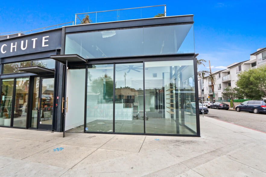 Primary Photo Of 540-542 Rose Ave, Venice Storefront Retail Residential For Lease